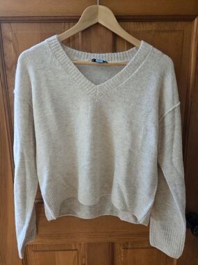 CeCe Cream V-Neck Pullover Sweater